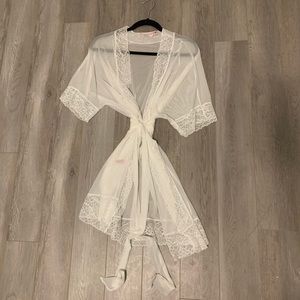 White lace kimono & babydoll lingerie
